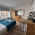 Cozy Studio At Paddington Station, Hyde Park