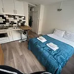 Cozy Studio At Paddington Station, Hyde Park